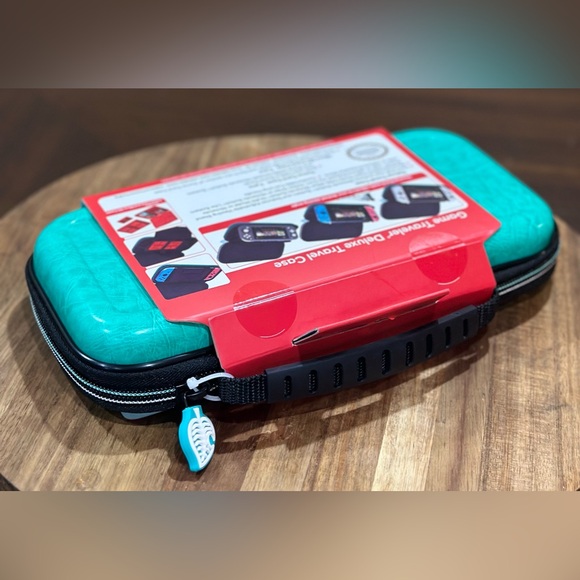 Nintendo Switch Game Traveler Deluxe Travel Case Animal Crossing: New Horizons - Picture 6 of 8
